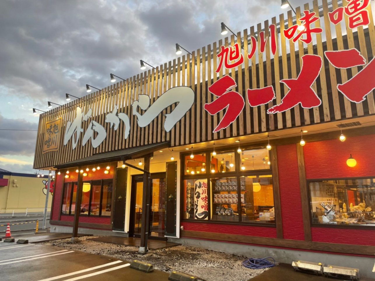 濃厚味噌が人気の「旭川味噌ラーメンばんから」が、九州初上陸！
