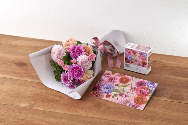 〜おうち時間を楽しめる敬老の日ギフトとしてもおすすめ〜日比谷花壇監修オリジナル花柄のパズルと花束のセット